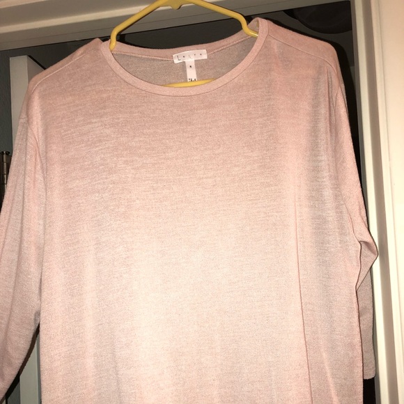 Cute knit top! - Picture 3 of 3